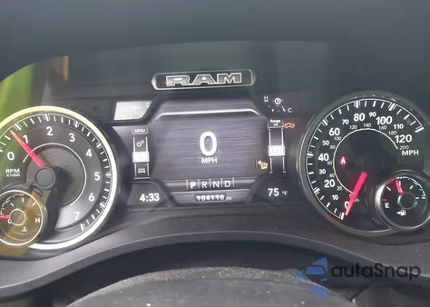 2021 Ram 1500 Laramie 4X2 5'7 Box z USA, uszkodzony, nr VIN 1C6RREJT5MN628655